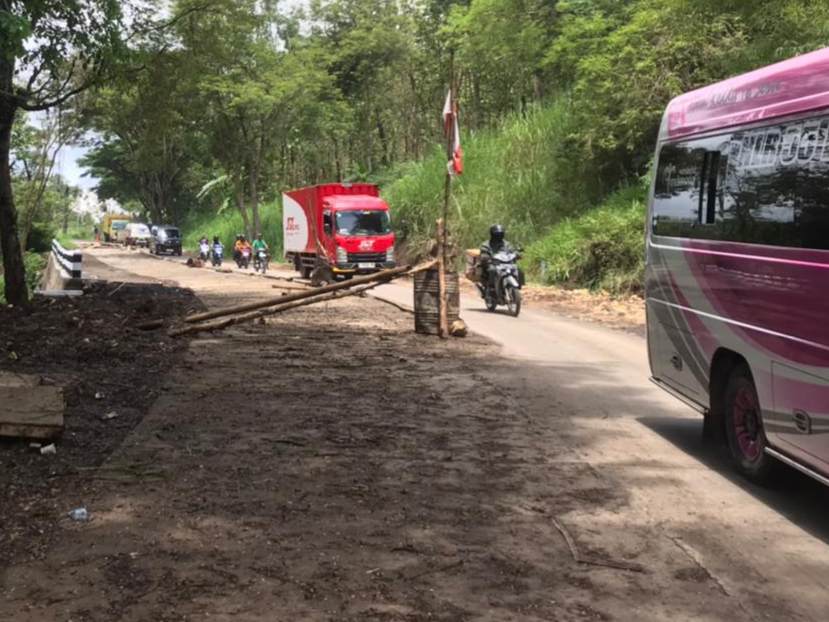 Masih Dibuka Tutup, Warga Pertanyakan Penyelesaian Pembangunan Jalan di Sumberejo Pagak