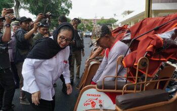 Tukang Becak di Jombang Sumringah Usai Terima Bantuan Becak Listrik dari Presiden Prabowo