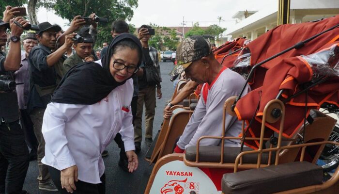 Tukang Becak di Jombang Sumringah Usai Terima Bantuan Becak Listrik dari Presiden Prabowo