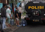 Polres Malang Distribusikan Air Bersih untuk Warga Terdampak Longsor Sumberngepoh Lawang