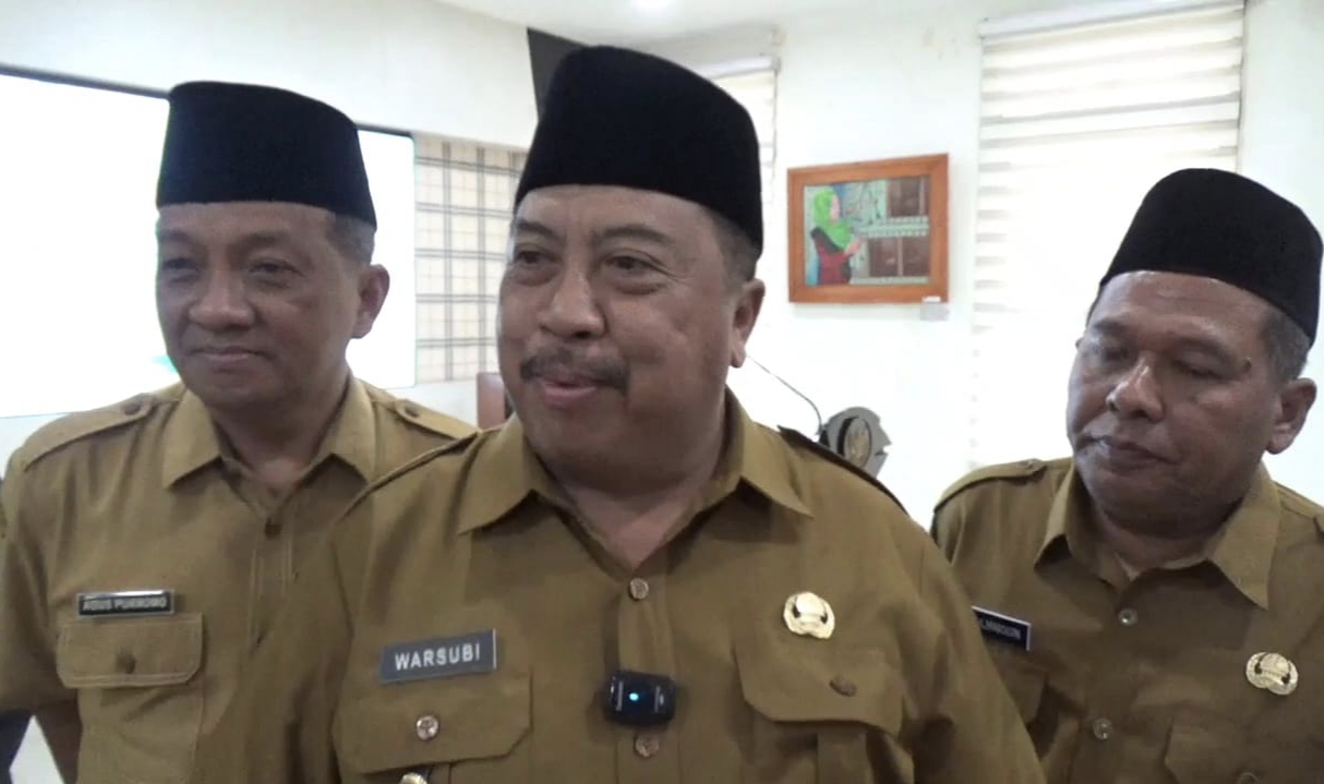 Kabupaten Jombang, Jawa Timur kembali mencatat prestasi nasional. Pemerintah Kabupaten (Pemkab) Jombang menerima Penghargaan Perlindungan Konsumen Tahun 2025 sebagai Daerah Tertib Ukur 2024 Tingkat Nasional, berkat komitmen kuat dalam memastikan keakuratan alat ukur di seluruh sektor perdagangan.