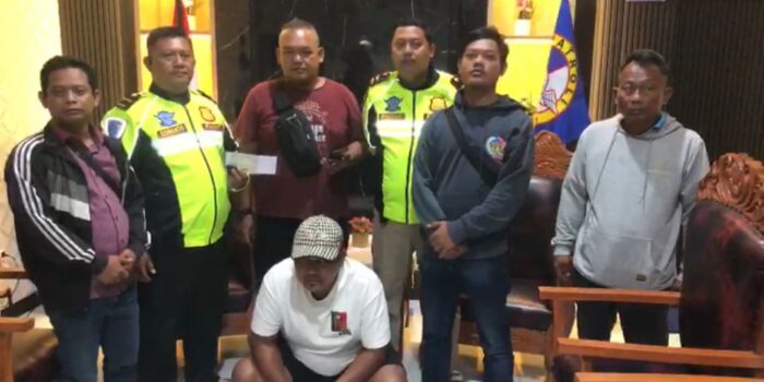 Pria Asal Bekasi Ditangkap PJR Jatim di Tol Jombang, Diduga Terlibat Penggelapan Mobil