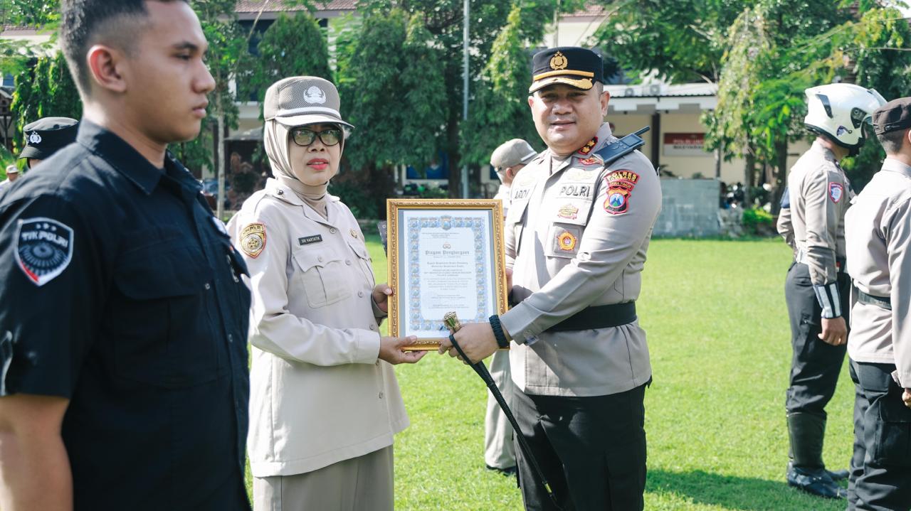 12 Anggota Berprestaasi, Dapat Reward dari Kapolres Jombang