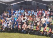 Dinas Pendidikan dan Kebudayaan (Disdikbud) Kota Malang menggelar kegiatan senam bersama memperingati HUT ke 80 Persatuan Guru Republik Indonesia (PGRI), Minggu (14/12) di lapangan Poltekkom Kota Malang.
