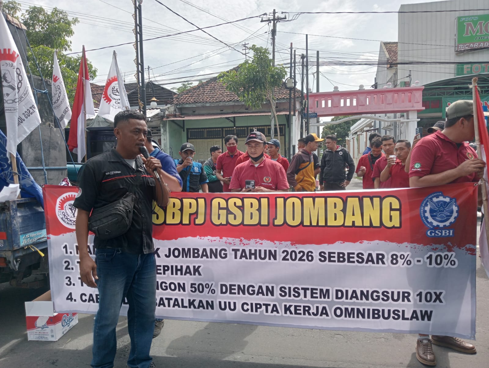 Buruh PT SGS Jombang Demo ke Kantor DPRD, Usai Ada PHK Sepihak