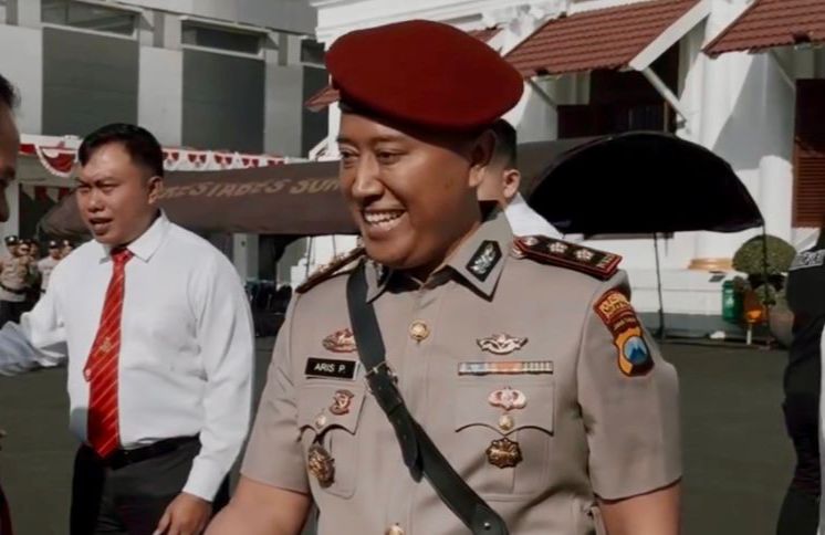 AKBP Aris Purwanto ditunjuk sebagai Kapolres Batu setelah sebelumnya menjabat sebagai Kepala Subdirektorat II Direktorat Reserse Kriminal Khusus (Ditreskrimsus) Polda Jawa Timur.