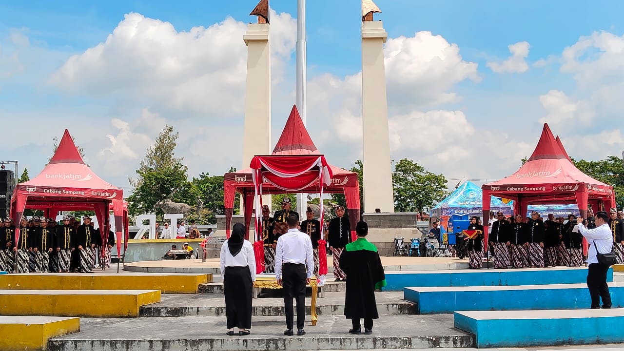 Sebanyak 3. 230 tenaga non-ASN menerima surat keputusan pegawai pemerintah dengan perjanjian kerja (PPPK) paruh waktu Tahun 2025, Selasa (23/12).