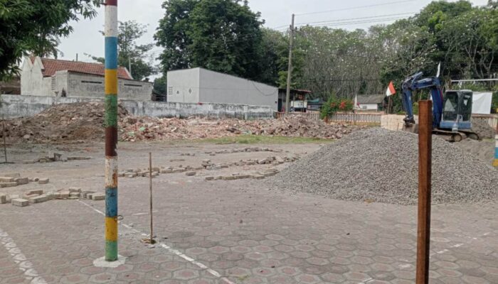 Pembangunan KDMP di SDN Mojongapit 3 Jombang Dihentikan, Wali Murid Protes Tak Dilibatkan