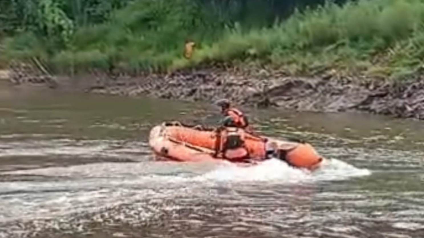Pencarian Hari Kedua Remaja Tenggelam di Sungai Brantas Belum Membuahkan Hasil