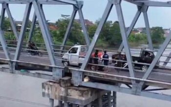 DLH Jombang Ungkap Fakta di Balik Video Viral Pembuangan Limbah di Jembatan Lama Ploso