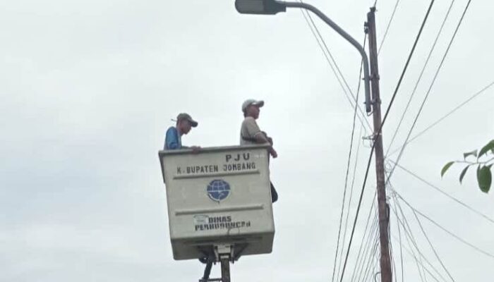 Jelang Akhir Tahun 2025, Proyek PJU PIK di Jombang Dikebut