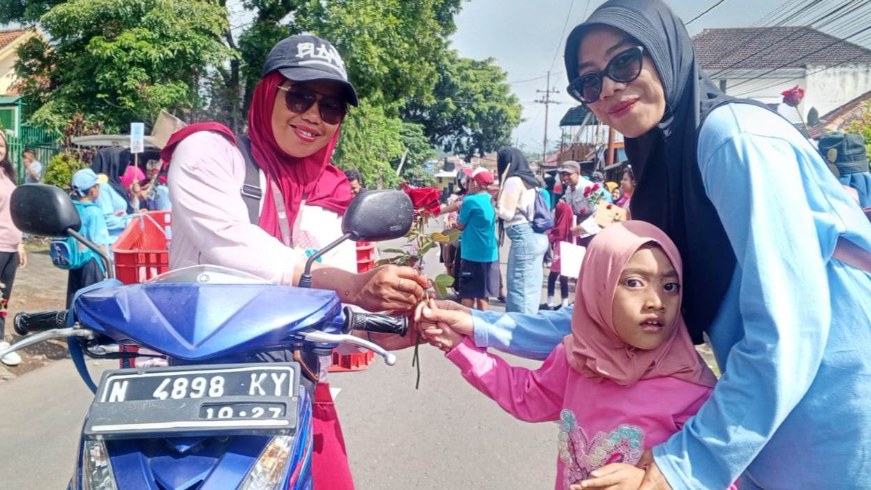 SLBN Kota Batu Tebar Mawar, Suarakan Pesan Inklusivitas di Hari Disabilitas Internasional