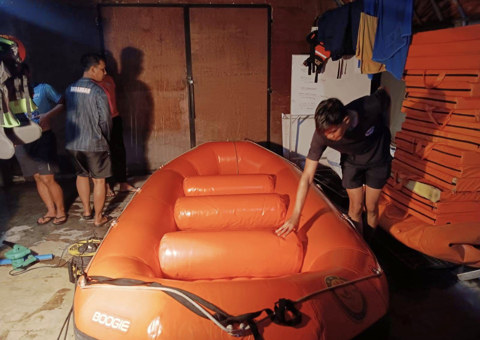 Upaya menemukan Razza Zarror Aryadita (17), pelajar asal Dusun Sekar, Desa Sidodadi, Kecamatan Ngantang, kembali dilanjutkan pagi ini, Jumat (5/12/2025).