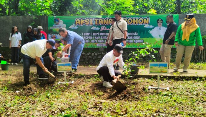 Peringati HMPI dan HCPSN, Bupati Jombang Pimpin Aksi Tanam 500 Pohon dan Tebar 1.200 Benih Ikan