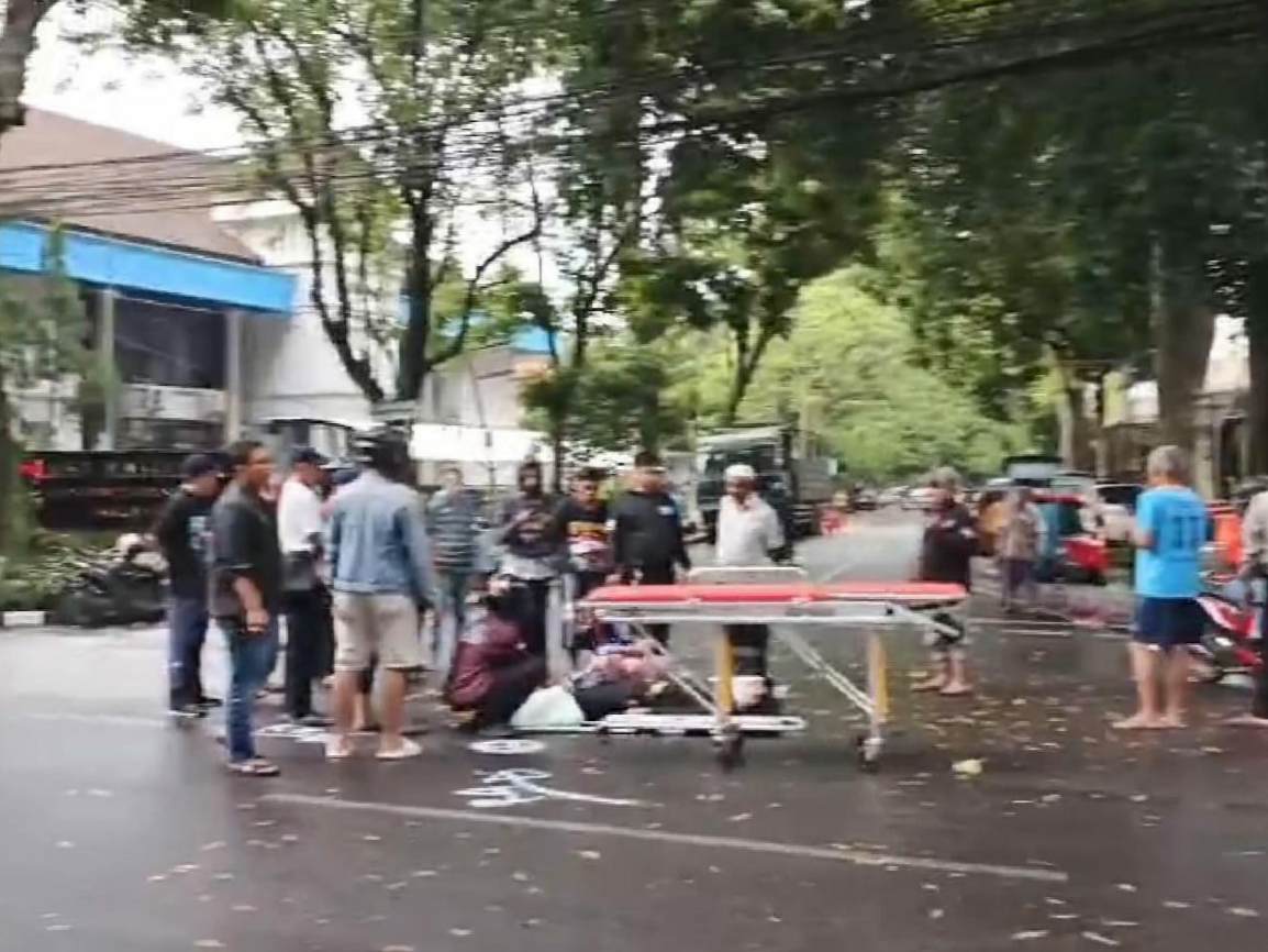 Adu Banteng Motor vs Mobil di Depan Unit Lakalantas Polresta Malang Kota