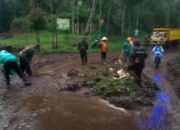 Tanah Longsor Timbun Jalan dan Dapur Rumah Warga di Pandansari