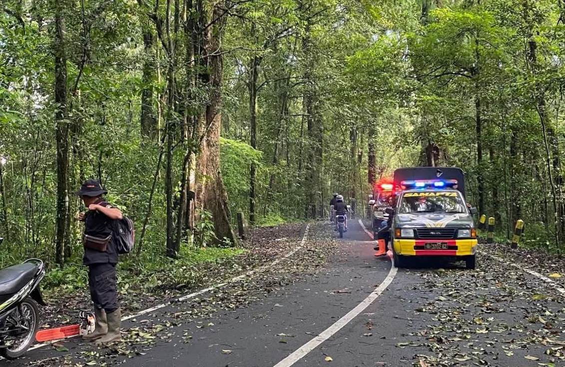 Meski Terbatas, Jalur Alternatif Batu-Mojokerto via Cangar Kembali Dibuka