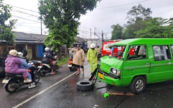 L300 Oleng dan Tabrak Truk di Pakisaji, Satu Orang Meninggal Dunia