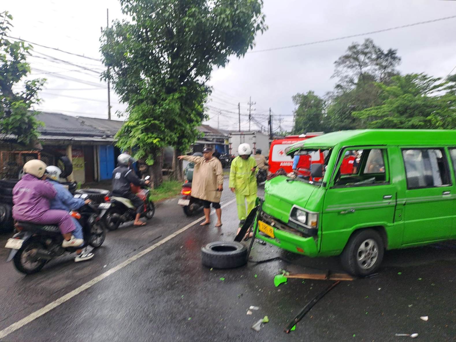 L300 Oleng dan Tabrak Truk di Pakisaji, Satu Orang Meninggal Dunia