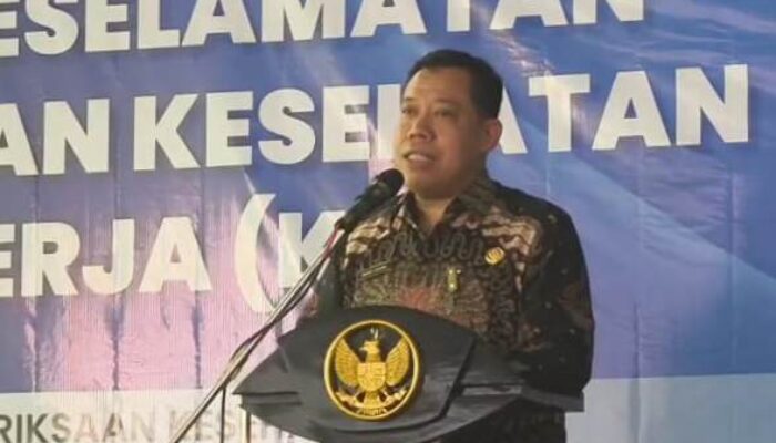 Pekerja Pabrik Rokok di Jombang, Ikuti Bimtek K3 dan Pemeriksaan Kesehatan Gratis