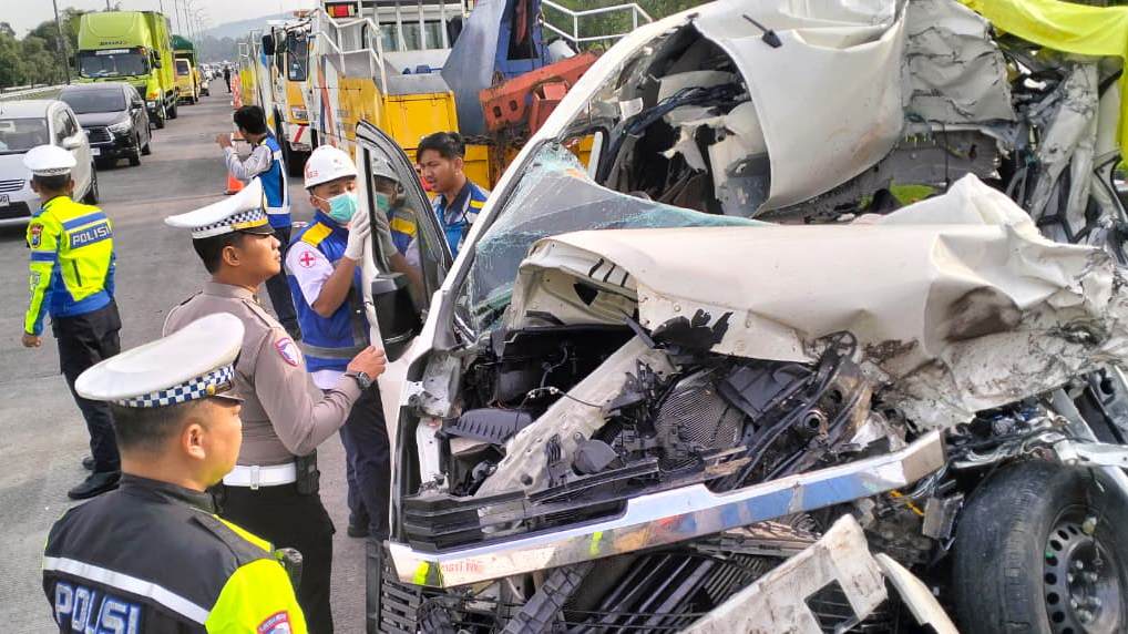 Microsleep di Tol Malang–Pandaan, Liburan Berujung Duka Dua Penumpang Tewas