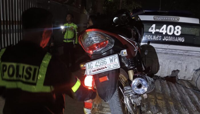 Pengendara Motor Tabrak Pejalan Kaki hingga Tewas di Jalan Raya Banjardowo Jombang