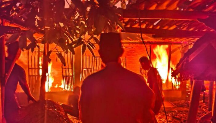 Diduga Lalai Bakar Sampah, Kandang Ayam Warga di Jalan Binor Bunulrejo Terbakar