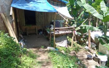 Hidup di Kolong Jembatan Wisata Talang Bululawang, Ayah 60 Tahun Rawat Anak Gadisnya Sendirian