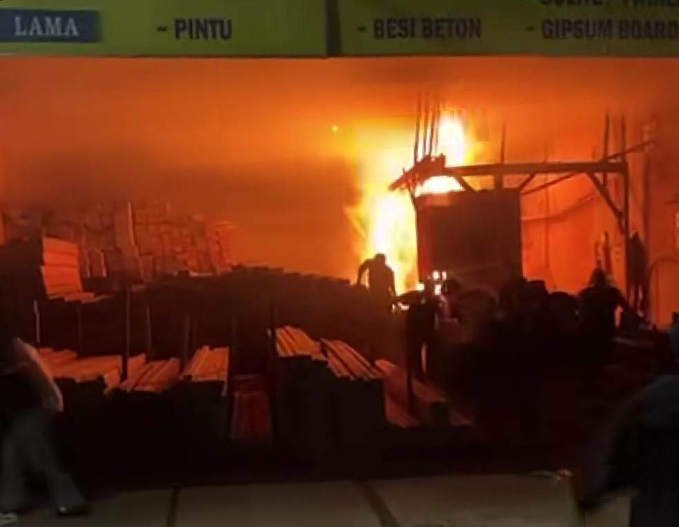Gudang Penggergajian Kayu di Pakis Malang Terbakar, Polisi Duga Korsleting Listrik