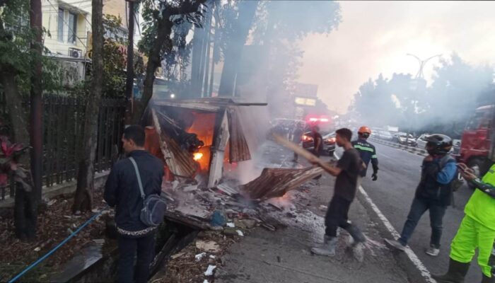 Diduga Korsleting Listrik, Bengkel Tambal Ban di Lawang Malang Ludes Terbakar