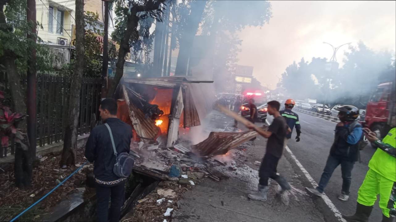 Diduga Korsleting Listrik, Bengkel Tambal Ban di Lawang Malang Ludes Terbakar