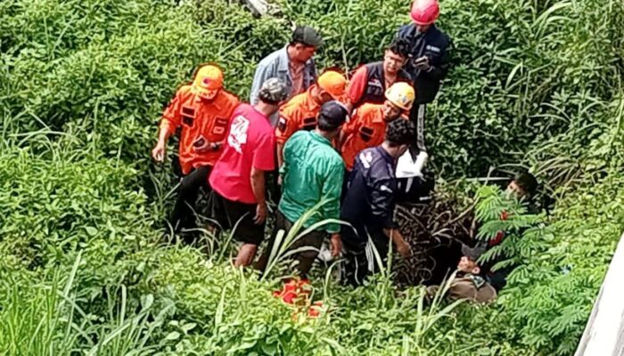 Pengendara Motor Terjun ke Jurang Jembatan Tunggulmas Malang, Korban Masih Hidup