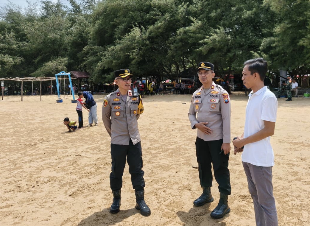 Menjelang puncak libur perayaan Natal dan Tahun Baru (Nataru), Kepolisian Resor (Polres) Sampang mulai memperketat pengawasan di sejumlah titik keramaian.