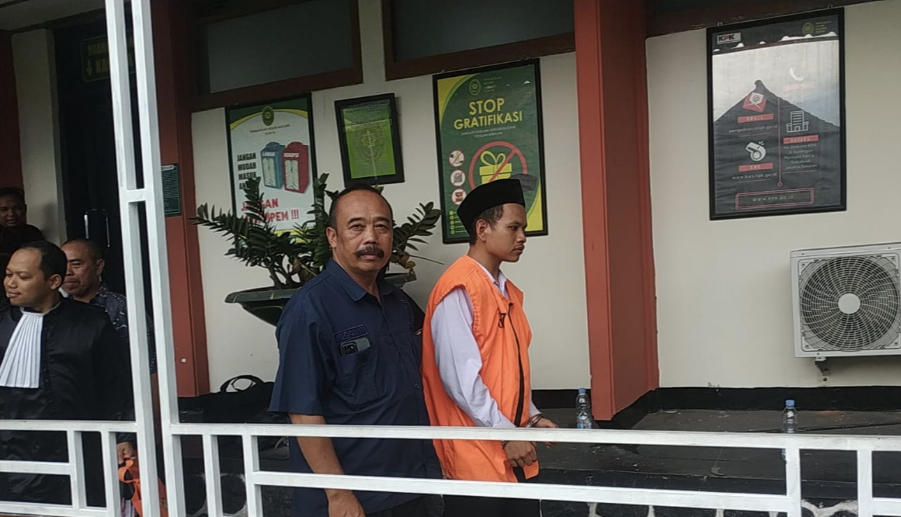 Pengadilan Negeri (PN) Malang kembali menggelar sidang perkara pidana dengan terdakwa YAP (21), sebagai terdakwa botol berisi bahan bakar lengkap dengan sumbu atau bom molotov, pemuda asal Desa Ngijo, Kecamatan Karangploso, Kabupaten Malang, Senin (22/12) sore.