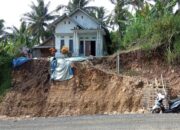 Tanah Depan Rumah Tergerus Proyek Nasional, Warga Srigonco Minta Plengsengan Segera Dibangun