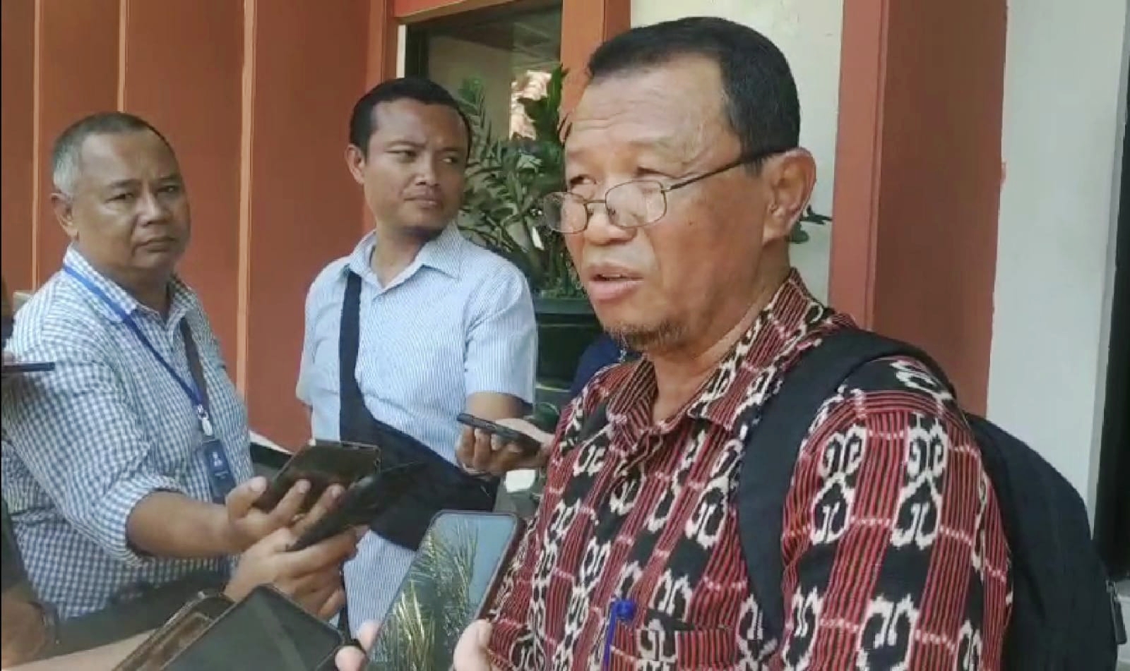 Pemkot Malang akhirnya mengakui bila pembongkaran tembok Griyashanta oleh kelompok tak dikenal, beberapa waktu lalu, secara faktual memberi dampak meringankan beban pemerintah, meski tindakan tersebut bukan atas perintah maupun prakarsa Pemkot Malang.