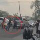 Video perkelahian antara sukarelawan pengatur lalu lintas (supeltas) atau yang dikenal sebagai pak ogah dengan sopir serta kru truk viral di media sosial (Medsos), milik warga Jombang.