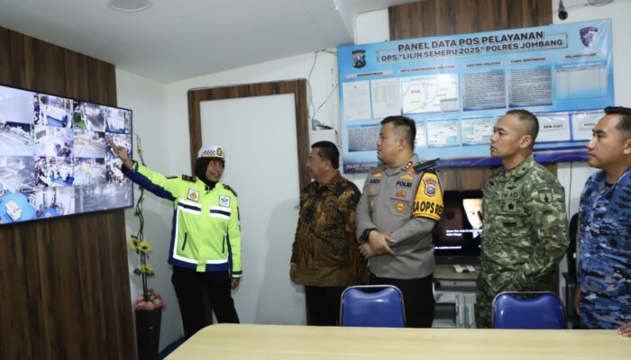 Pastikan Perayaan Natal 2025 Aman dan Kondusif, Bupati Jombang Tinjau Gereja dan Pos Nataru