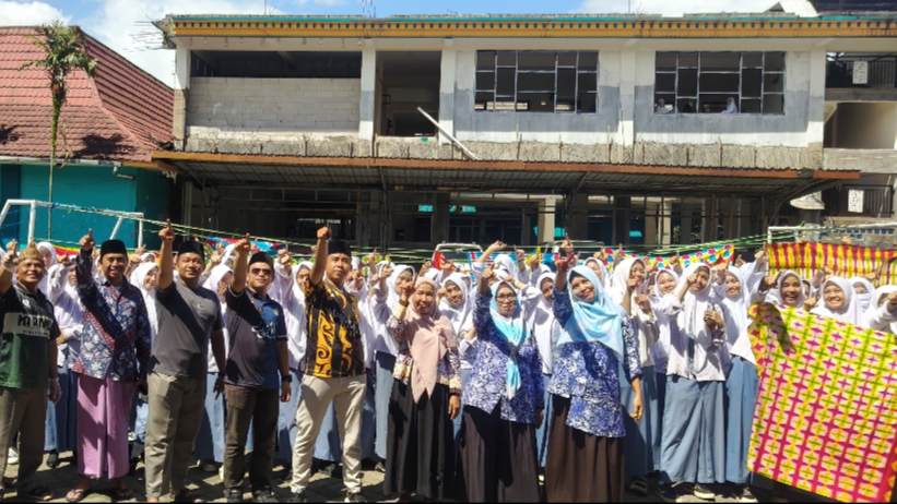 Libur Natal Jadi Momentum Produktif, Ratusan Siswa MA An-Nur Malang Ditempa Jiwa Wirausaha Lewat Batik Shibori