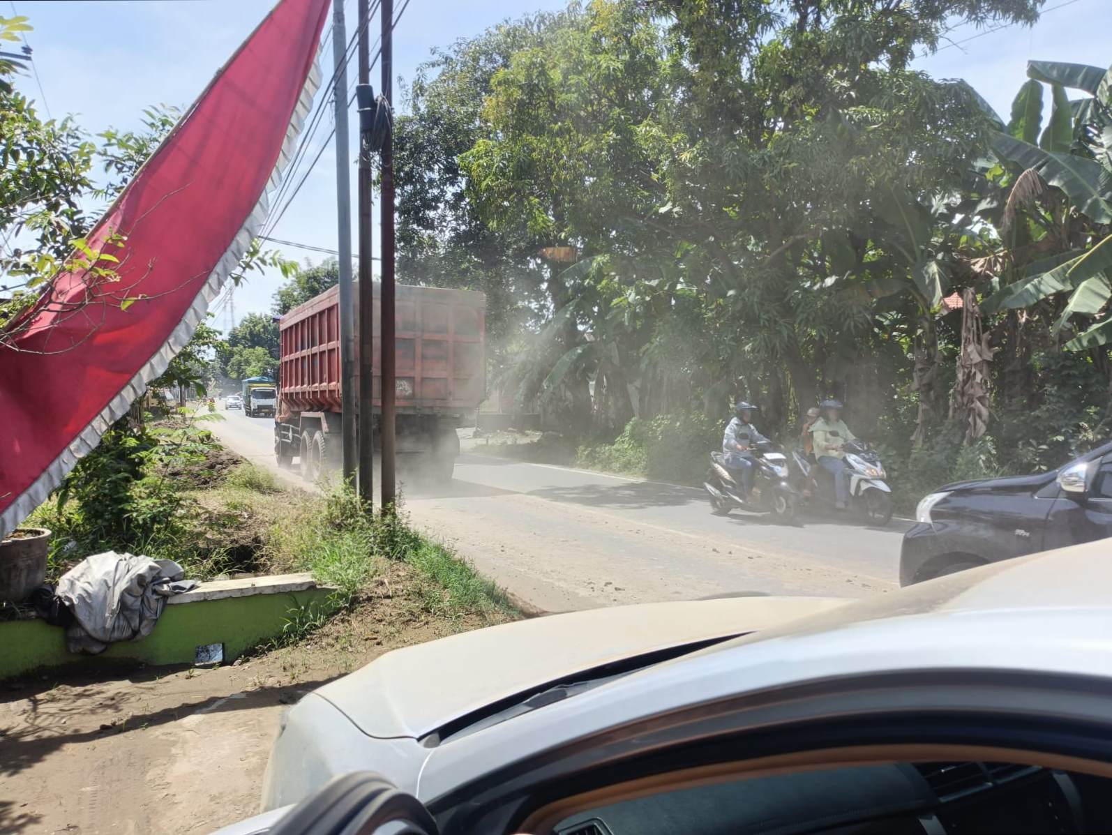 Dianggap Ganggu Kesehatan, Warga Jombang Keluhkan Debu Aktivitas Tambang Galian C