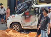 Kecelakaan Maut Klemuk Batu, Motor hingga Tertancap di Atas Mobil