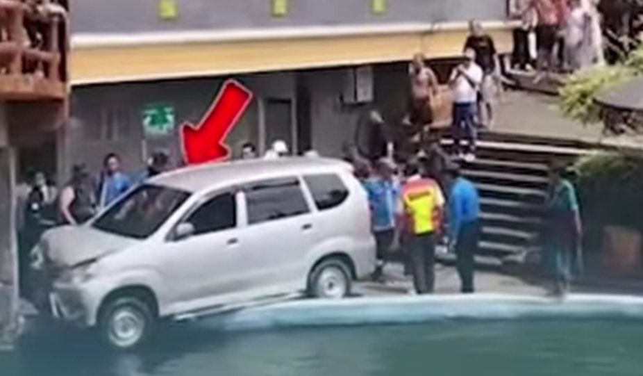 Viral Mobil Nyungsep di Area Selecta, Manajemen Benarkan Kejadian dan Pastikan Tak Ada Korban