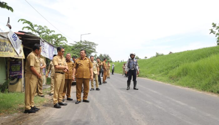 Tinjau Ruas Jalan, Bupati Jombang Pastikan Infrastruktur Dongkrak Ekonomi Warga