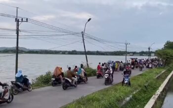 Air banjir yang merendam lahan pertanian di Dusun Ketapangrejo, Desa Ketapangkuning, Kecamatan Ngusikan, Kabupaten Jombang, Jawa Timur, mendadak viral di media sosial.