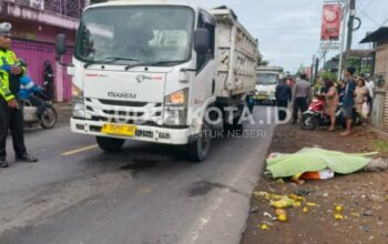 Pemuda 25 Tahun Tewas di Tempat Usai Motor Bertabrakan dengan Truk di Dampit Malang