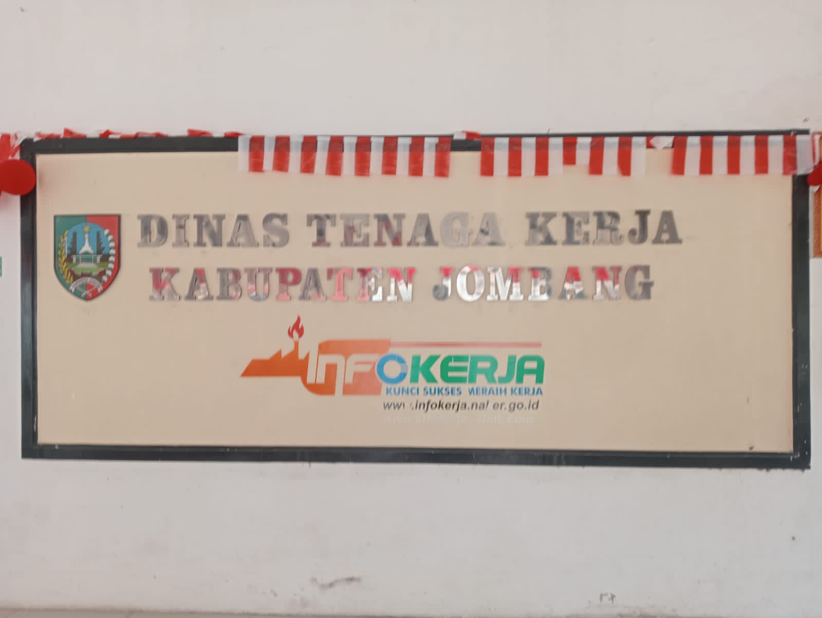 Angka pengangguran di Kabupaten Jombang, Jawa Timur pada tahun 2025 masih tergolong tinggi. Berdasarkan data Dinas Tenaga Kerja (Disnaker) Jombang, tercatat sebanyak 25.686 warga Jombang belum memiliki pekerjaan.