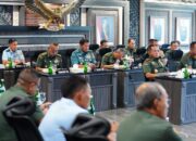 Panglima TNI Jenderal TNI Agus Subiyanto mengikuti Rapat Pimpinan (Rapim) Kementerian Pertahanan dan Tentara Nasional Indonesia (Kemhan-TNI) Tahun 2026 secara daring dari Markas Besar TNI, Jakarta, Senin (19/1/2026).