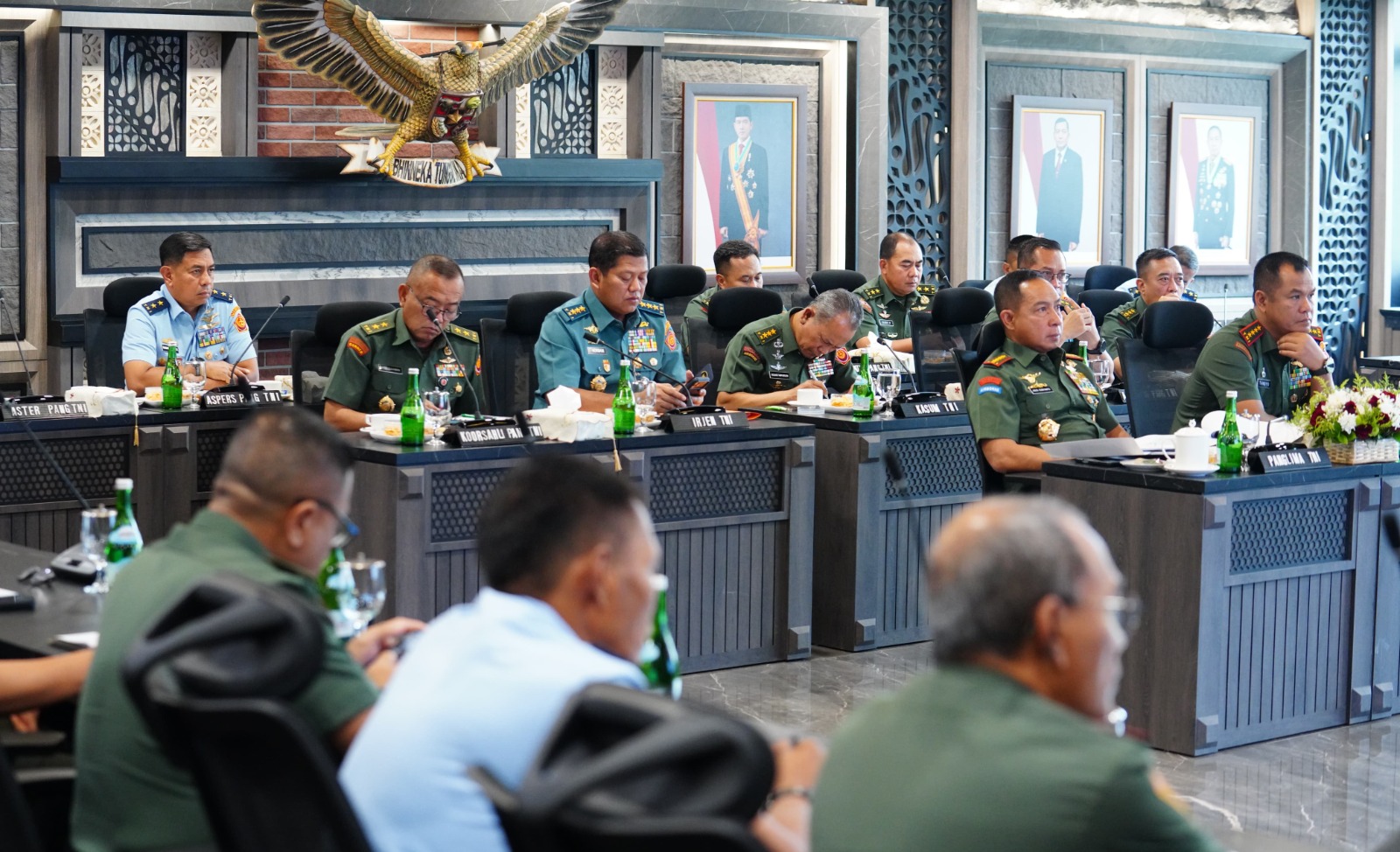 Panglima TNI Jenderal TNI Agus Subiyanto mengikuti Rapat Pimpinan (Rapim) Kementerian Pertahanan dan Tentara Nasional Indonesia (Kemhan-TNI) Tahun 2026 secara daring dari Markas Besar TNI, Jakarta, Senin (19/1/2026).