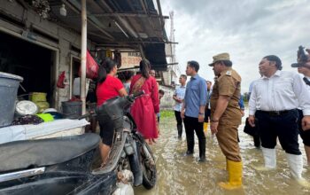 Wakil Presiden (Wapres) Gibran Rakabuming meninjau langsung lokasi banjir di Desa Srimukti, Kecamatan Tambun Utara, Kabupaten Bekasi, Jawa Barat untuk memastikan penanganan berjalan optimal serta keselamatan warga terdampak terjaga, Senin (19/01/2026).