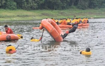 Latihan Survival Dasar Bima Sakti XLVI A resmi ditutup. Komandan Pangkalan TNI Angkatan Udara (Danlanud) Abdulrachman Saleh, Marsma TNI Reza R.R. Sastranegara, S.Sos., M.A.P., MNSS, memastikan awak pesawat TNI Angkatan Udara siap menghadapi kondisi terburuk dalam setiap penugasan operasi udara.